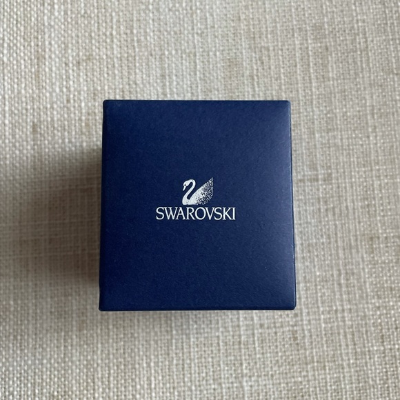 SWAROVSKI CRYSTAL NEBULOUS RING! - Picture 3 of 4